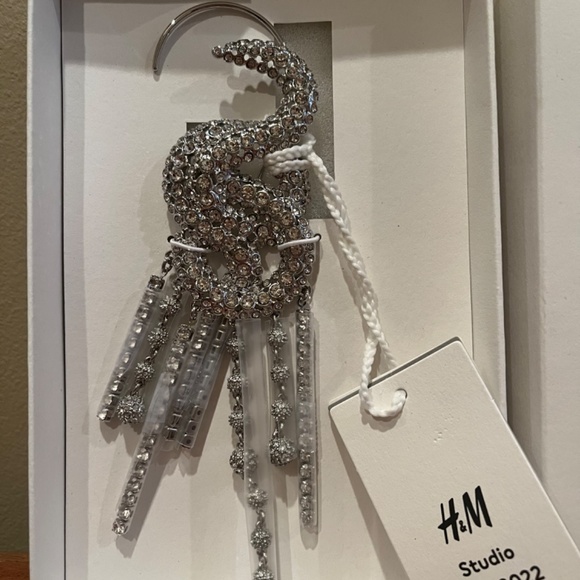 H&M Studio Collection Rhinestone Clip Silver Crawl Earring FOR ONE EAR ONLY - Picture 7 of 11